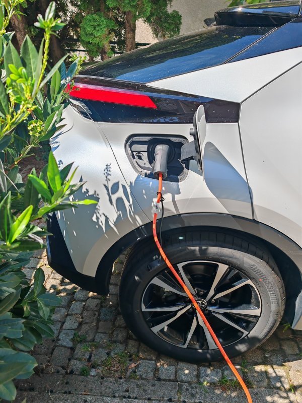 Toyota C-HR Plug-in 2.0 PHEV 5D E-CVT C-LUB Tech Bitone