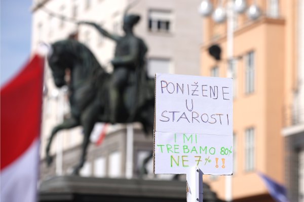 Detalj s prosvjeda umirovljenika u Zagrebu