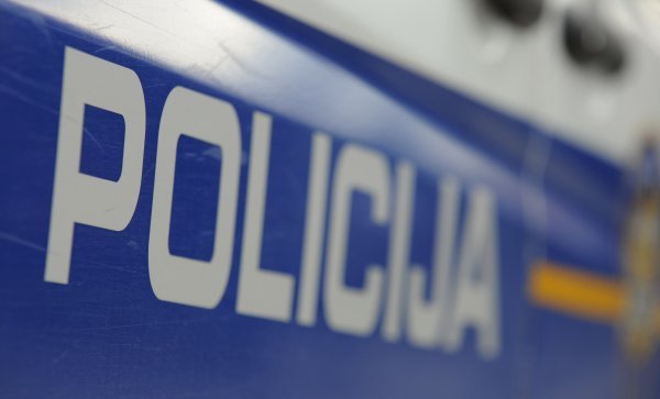 Zapalio se radijator u policijskoj postaji, jedan policajac ozlijeđen