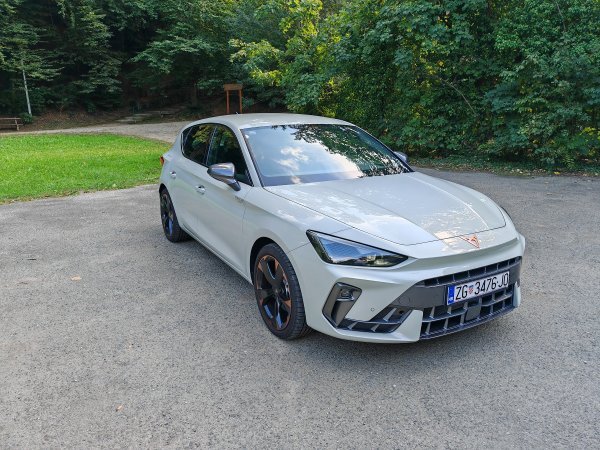 Cupra Leon 1.5 eTSI DSG Tribe