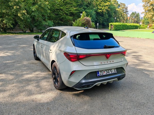 Cupra Leon 1.5 eTSI DSG Tribe