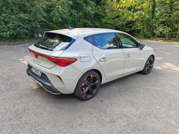 Cupra Leon 1.5 eTSI DSG Tribe