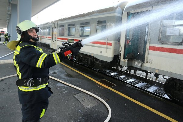 Zapalio se putnički vlak u Vinkovcima