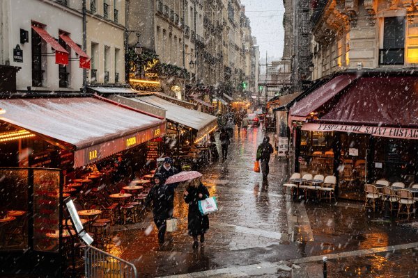 Bajkovit prizor koji se ne viđa često: Pogledajte kako izgleda Pariz prekriven snježnim pahuljama