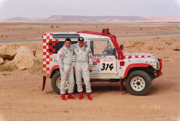 Dakar 2002: Hrvatska posada Martinčević/Frčko je 2002. vozila Land Rover Defender 90 u Africi na najtežoj reli utrci na svijetu