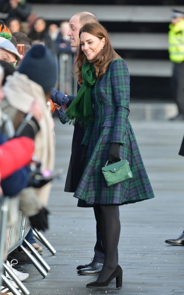 Kate Middleton s torbicom Manu Ateliera