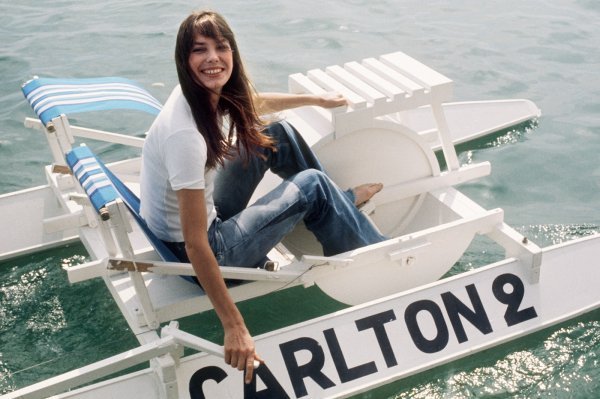 Jane Birkin u Cannesu 1974. godine