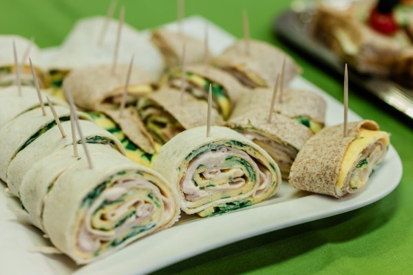 Tortilja rolice sa špinatom i šunkom uz umak od skyra (foto: Marko Hanžeković)