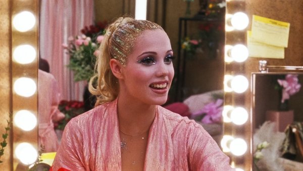 Elizabeth Berkley u filmu 'Showgirls'