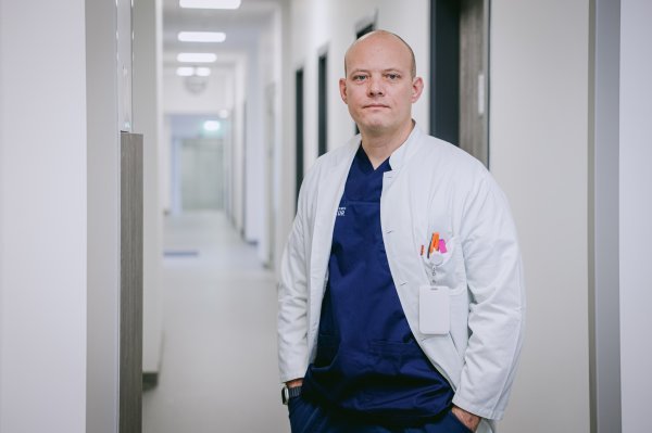 prim. dr. sc. Vedran Pažur, dr. med., uži specijalist vaskularne kirurgije i pročelnik Zavoda za vaskularnu kirurgiju KB-a Merkur