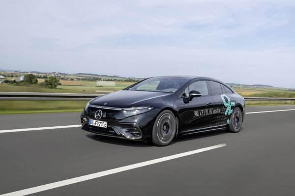 Mercedes-Benz EQS - DRIVE PILOT 95 km/h