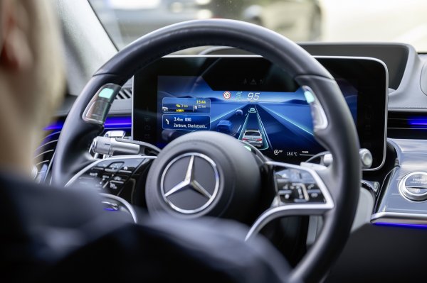 Mercedes-Benz S-Class - DRIVE PILOT 95 km/h