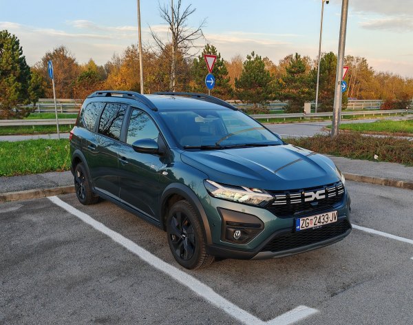 Vozili smo Daciju Jogger 1.0 ECO-G 100: Pristupačan obiteljski auto C-segmenta s dvogorivnim motorom