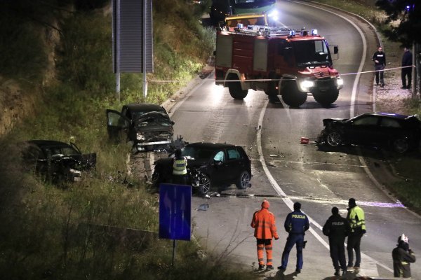 Teška nesreća u Podstrani: Sudarila se četiri vozila, troje ljudi odvezeno Hitnom