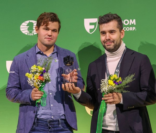 Nevjerojatan završetak finala; Carlsen i Nepomniašči dogovorili remi i podijelili naslov prvaka