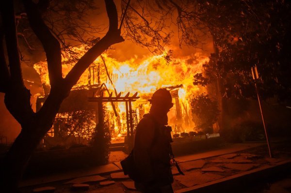 Požari gutaju Los Angeles