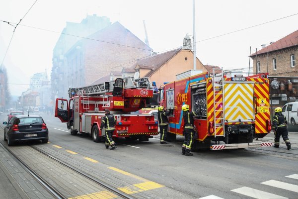 Vatrogasci su izvijestili kako je riječ o manjem požaru na krovu kuće u Ilici