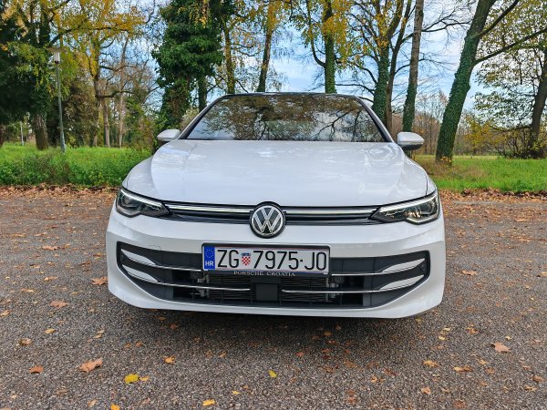 VW Golf 8 PA 1.5 eTSI DSG 50 Edition