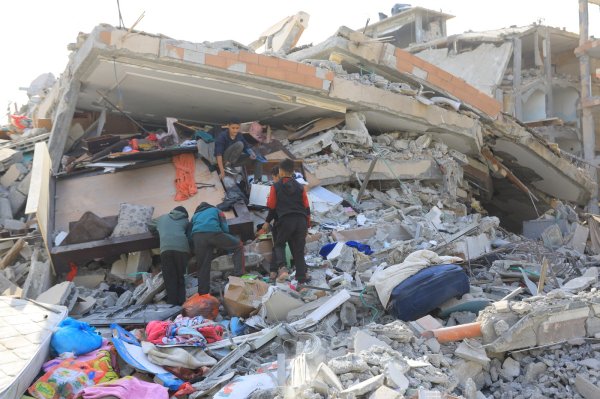 Izbjegli Palestinci vraćaju se kućama nakon proglašenja primirja u Gazi.