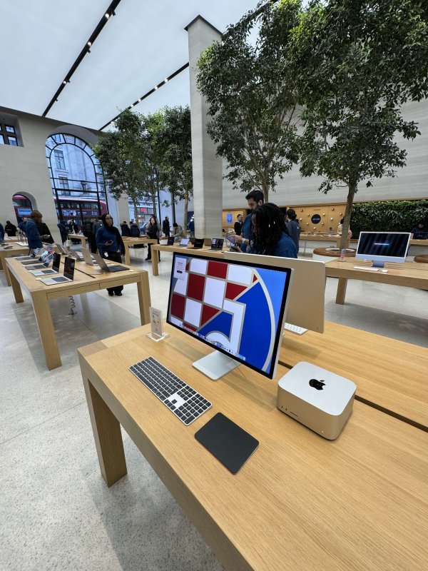 Dinamov grb u Apple Storeu