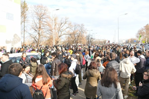 Kolona studenata pješke krenula u Novi Sad: 'Stižemo jači nego ikad'