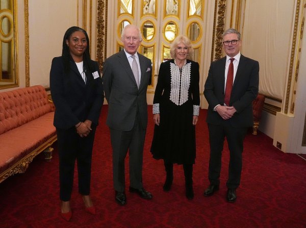 Kralj Charles, kraljica Camilla, Kemi Badenoch i Sir Keir Starmer