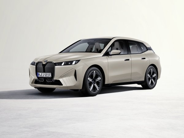 BMW iX xDrive45, Dune Grey metallic