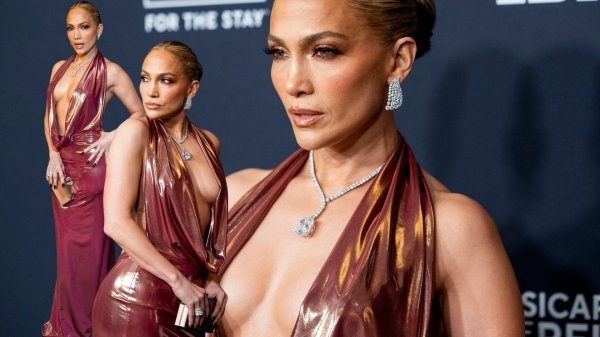 S jednim od najdubljih dekoltea ikada Jennifer Lopez poslala Afflecku jasnu poruku