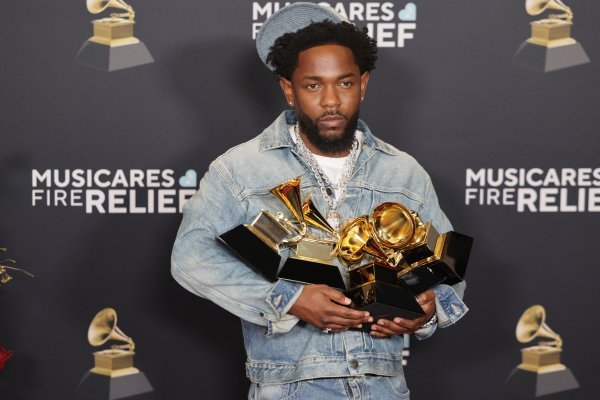 Kendrick Lamar sa osvojenim Grammyjima