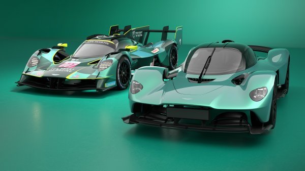 Hiperautomobil Aston Martin Valkyrie za WEC 2025. i cestovna verzija Valkyrie