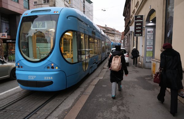 Hodao središtem Zagreba i bez povoda napadao prolaznice, ozlijedio tri ženske osobe