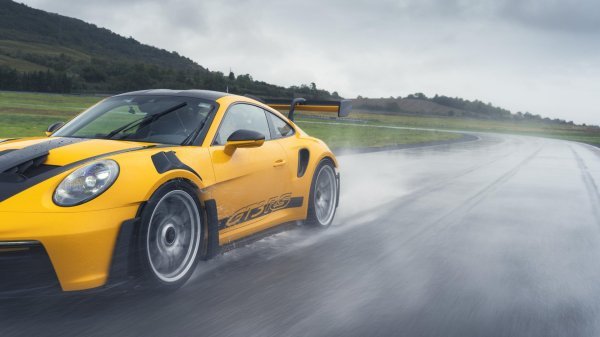 Porsche 911 GT3 RS i guma Michelin Pilot Sport S 5 na stazi u Clermont-Ferrandu