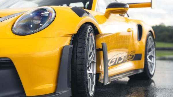 Porsche 911 GT3 RS i guma Michelin Pilot Sport S 5 na stazi u Clermont-Ferrandu