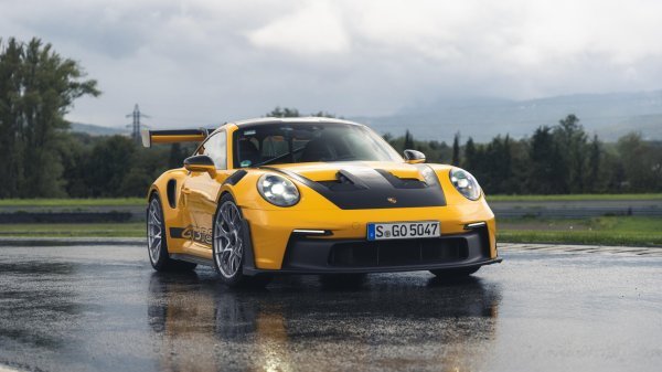 Porsche 911 GT3 RS i guma Michelin Pilot Sport S 5 na stazi u Clermont-Ferrandu