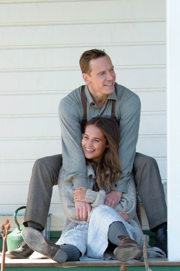 Alicia Vikander i Michael Fassbender u filmu 'Svjetlo između oceana'