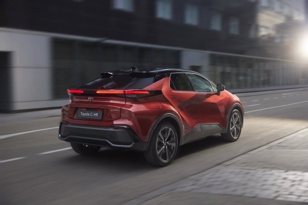 Toyota C-HR High Hero