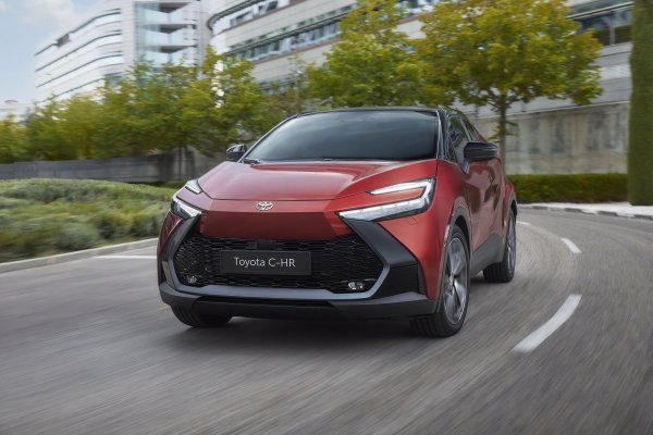 Toyota C-HR High Hero