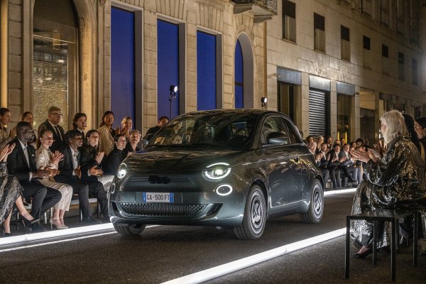 FIAT '500e Giorgio Armani Collector's Edition'