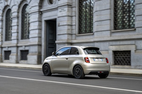 FIAT '500e Giorgio Armani Collector's Edition'