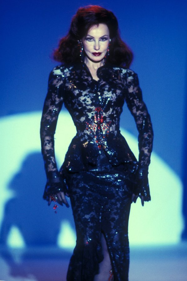 Slična haljina iz kolekcije Thierry Mugler Haute Couture FW92