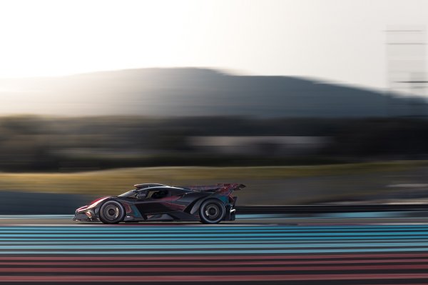 Vlasnici Bugattija Bolidea na stazi Paul Ricard