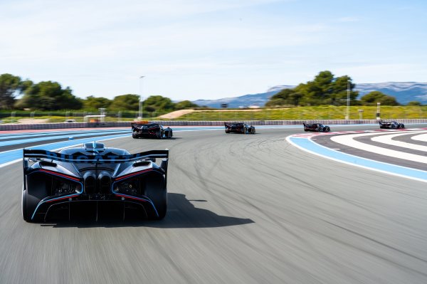 Vlasnici Bugattija Bolidea na stazi Paul Ricard