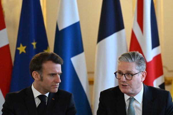 Emmanuel Macron i Kier Starmer