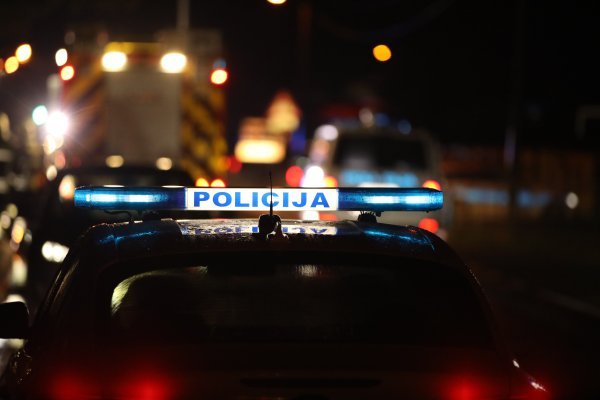 Policija upala na 'car meet' kod shopping centra u Zagrebu