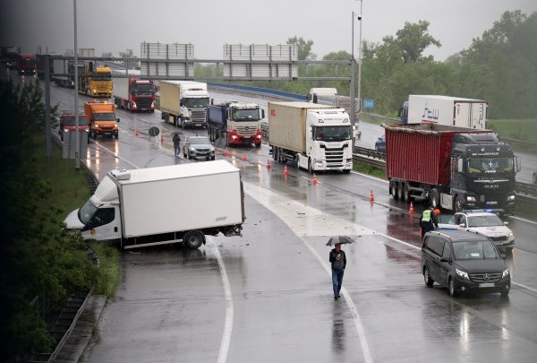 Istraga protiv vozača kamiona koji je skrivio smrt dviju sestara na obilaznici