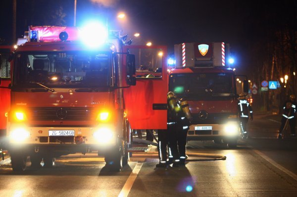 U Voltinom u Zagrebu gorio stan, jedna osoba ozlijeđena nakon skakanja kroz prozor