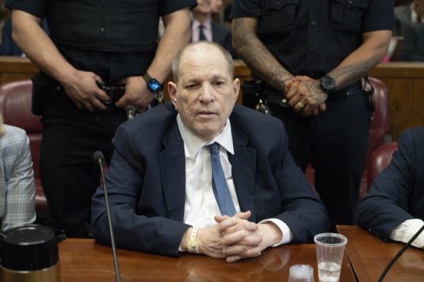 Holivudski moćnik Harvey Weinstein osuđen za seksualno zlostavljanje: Evo detalja suđenja