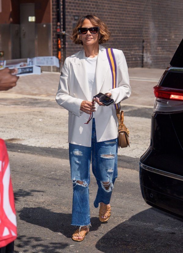 Podiže stajlinge s lakoćom: Halle Berry pronašla je dobitan model sandala za ljeto