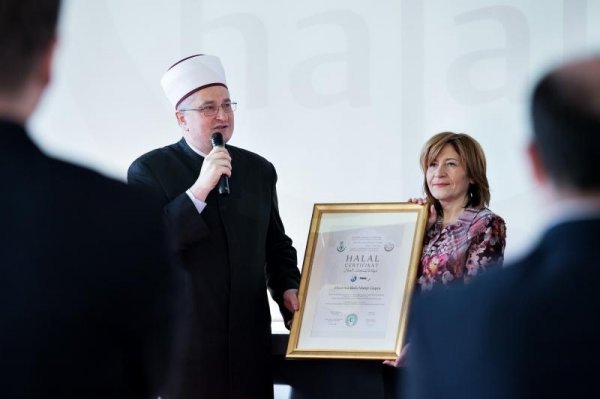 Muftija Aziz ef. Hasanović i Ljiljana Klinger, ravnateljica OŠ Matije Gupca Pixsell