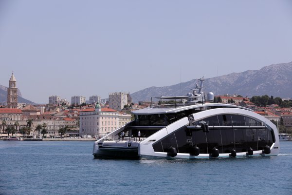 Prava senzacija: Superjahta budućnosti iz Dubrovnika stigla u Split